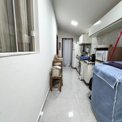 Casa Residencial com 51m², 2 quartos, 1 garagem, no bairro São João Do Rio Vermelho em Florianópolis