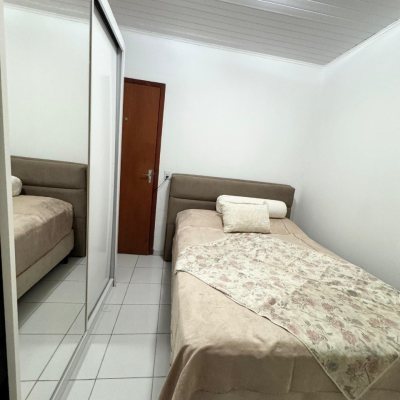 Casa Residencial com 51m², 2 quartos, 1 garagem, no bairro São João Do Rio Vermelho em Florianópolis