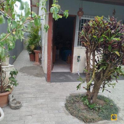 Casa Residencial com 51m², 2 quartos, 1 garagem, no bairro São João Do Rio Vermelho em Florianópolis