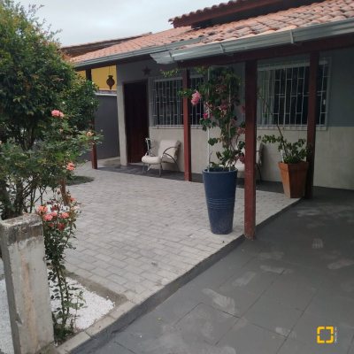 Casa Residencial com 51m², 2 quartos, 1 garagem, no bairro São João Do Rio Vermelho em Florianópolis
