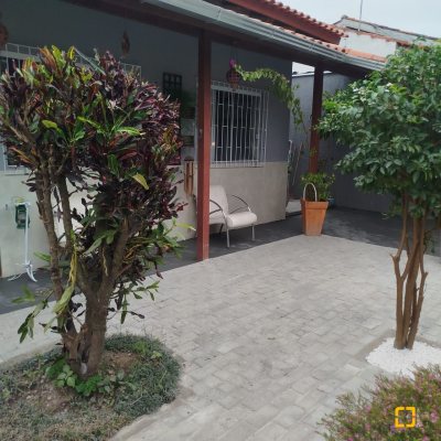 Casa Residencial com 51m², 2 quartos, 1 garagem, no bairro São João Do Rio Vermelho em Florianópolis