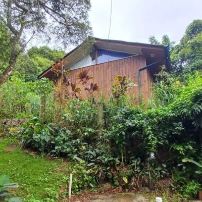 Sitio com 850m², 6 quartos, 3 garagens, no bairro Barra da Lagoa em Florianópolis