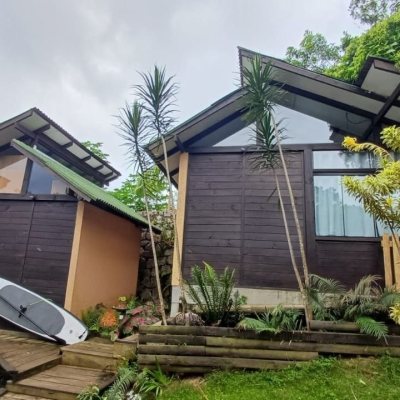 Sitio com 850m², 6 quartos, 3 garagens, no bairro Barra da Lagoa em Florianópolis