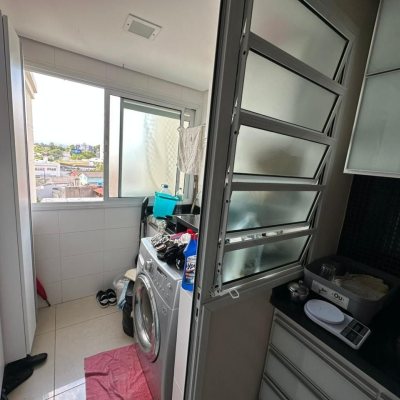 Apartamentos com 94m², 3 quartos, 1 suíte, 2 garagens, no bairro Itacorubi em Florianópolis