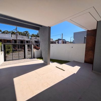 Sobrado Residencial com 153m², 3 quartos, 3 suítes, 2 garagens, no bairro São João Do Rio Vermelho em Florianópolis