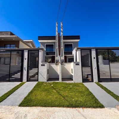 Sobrado Residencial com 153m², 3 quartos, 3 suítes, 2 garagens, no bairro São João Do Rio Vermelho em Florianópolis