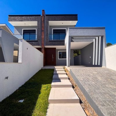 Sobrado Residencial com 153m², 3 quartos, 3 suítes, 2 garagens, no bairro São João Do Rio Vermelho em Florianópolis