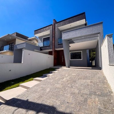 Sobrado Residencial com 153m², 3 quartos, 3 suítes, 2 garagens, no bairro São João Do Rio Vermelho em Florianópolis