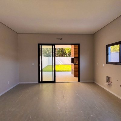 Sobrado Residencial com 153m², 3 quartos, 3 suítes, 2 garagens, no bairro São João Do Rio Vermelho em Florianópolis