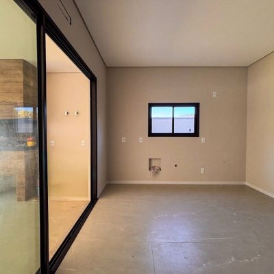 Sobrado Residencial com 153m², 3 quartos, 3 suítes, 2 garagens, no bairro São João Do Rio Vermelho em Florianópolis