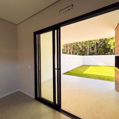 Sobrado Residencial com 153m², 3 quartos, 3 suítes, 2 garagens, no bairro São João Do Rio Vermelho em Florianópolis