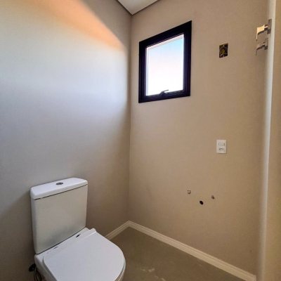 Sobrado Residencial com 153m², 3 quartos, 3 suítes, 2 garagens, no bairro São João Do Rio Vermelho em Florianópolis