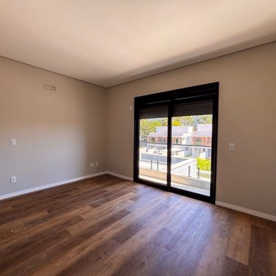 Sobrado Residencial com 153m², 3 quartos, 3 suítes, 2 garagens, no bairro São João Do Rio Vermelho em Florianópolis