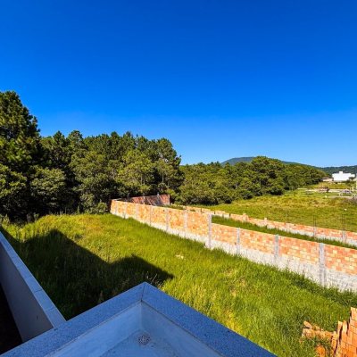 Sobrado Residencial com 153m², 3 quartos, 3 suítes, 2 garagens, no bairro São João Do Rio Vermelho em Florianópolis