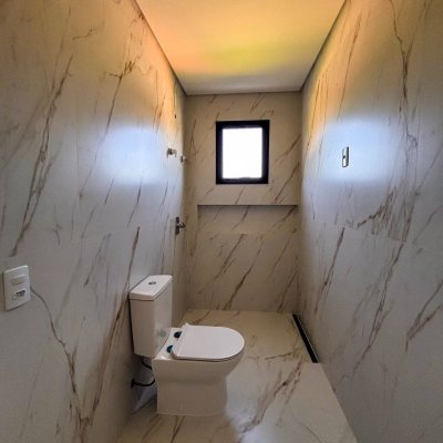 Sobrado Residencial com 153m², 3 quartos, 3 suítes, 2 garagens, no bairro São João Do Rio Vermelho em Florianópolis