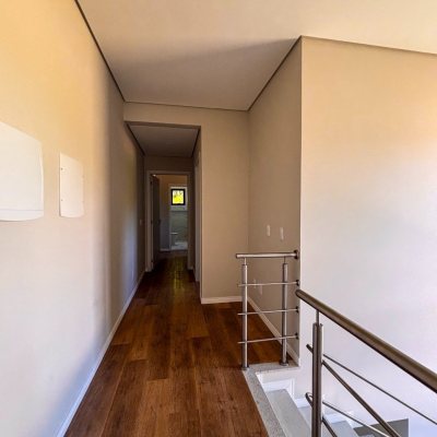 Sobrado Residencial com 153m², 3 quartos, 3 suítes, 2 garagens, no bairro São João Do Rio Vermelho em Florianópolis