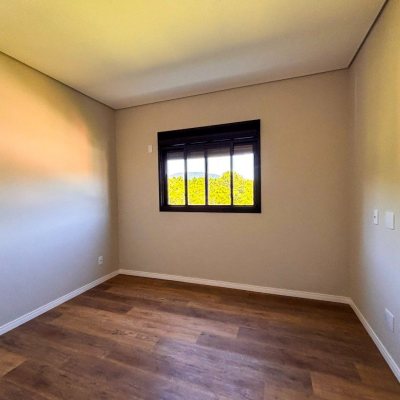 Sobrado Residencial com 153m², 3 quartos, 3 suítes, 2 garagens, no bairro São João Do Rio Vermelho em Florianópolis