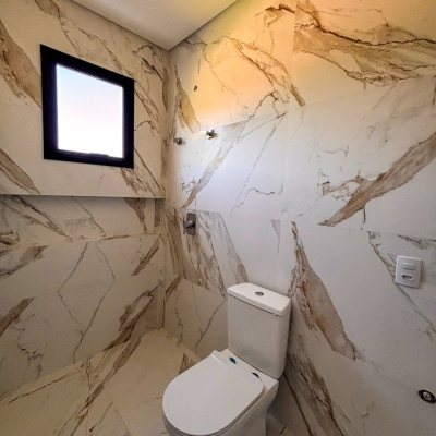 Sobrado Residencial com 153m², 3 quartos, 3 suítes, 2 garagens, no bairro São João Do Rio Vermelho em Florianópolis