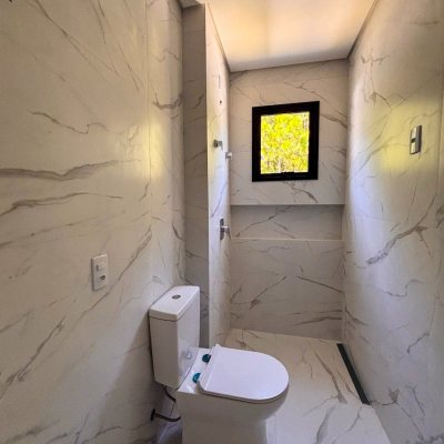 Sobrado Residencial com 153m², 3 quartos, 3 suítes, 2 garagens, no bairro São João Do Rio Vermelho em Florianópolis