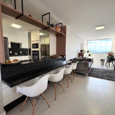 Apartamentos com 202m², 4 quartos (sendo 3 suítes), 2 garagens, no bairro Centro em Florianópolis