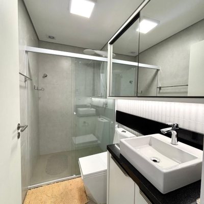 Apartamentos com 202m², 4 quartos (sendo 3 suítes), 2 garagens, no bairro Centro em Florianópolis