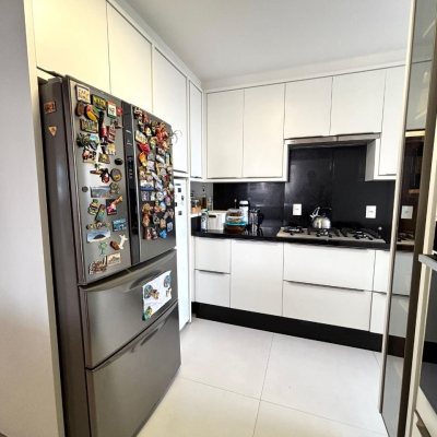 Apartamentos com 202m², 4 quartos (sendo 3 suítes), 2 garagens, no bairro Centro em Florianópolis