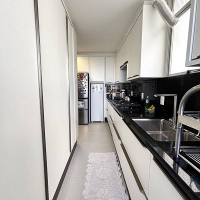Apartamentos com 202m², 4 quartos (sendo 3 suítes), 2 garagens, no bairro Centro em Florianópolis