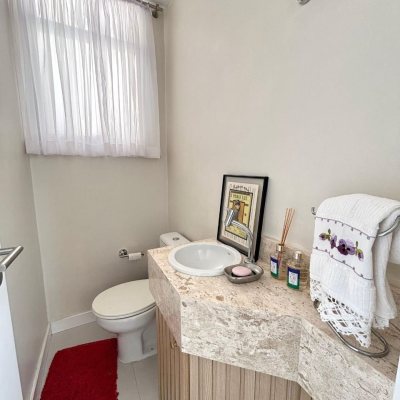 Apartamentos com 202m², 4 quartos (sendo 3 suítes), 2 garagens, no bairro Centro em Florianópolis