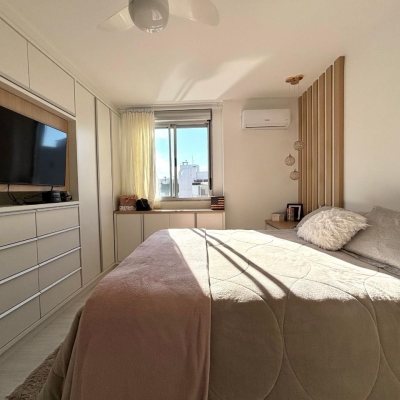 Apartamentos com 202m², 4 quartos (sendo 3 suítes), 2 garagens, no bairro Centro em Florianópolis