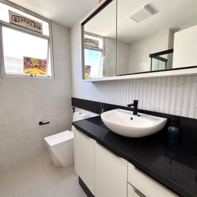 Apartamentos com 202m², 4 quartos (sendo 3 suítes), 2 garagens, no bairro Centro em Florianópolis