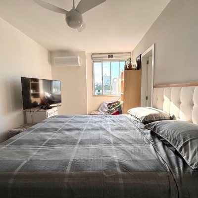 Apartamentos com 202m², 4 quartos (sendo 3 suítes), 2 garagens, no bairro Centro em Florianópolis