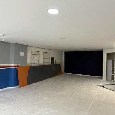 Sala com 531m², 5 garagens, no bairro Centro em Florianópolis