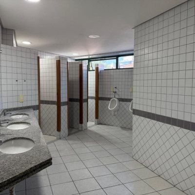 Sala com 531m², 5 garagens, no bairro Centro em Florianópolis