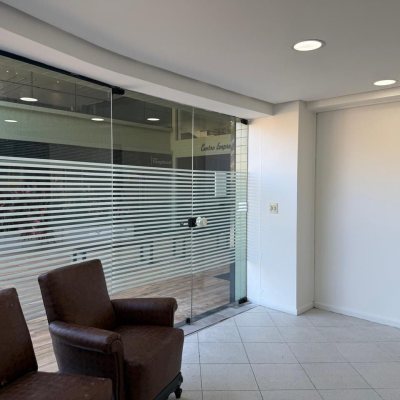 Sala com 531m², 5 garagens, no bairro Centro em Florianópolis