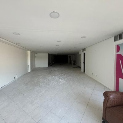 Sala com 531m², 5 garagens, no bairro Centro em Florianópolis