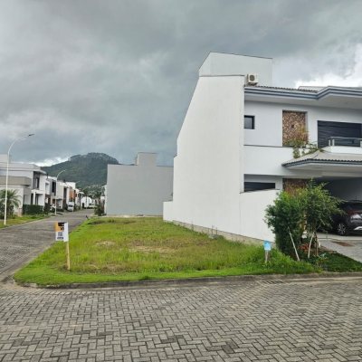 Terrenos Residenciais com 172m², no bairro Beira Rio em Biguaçu