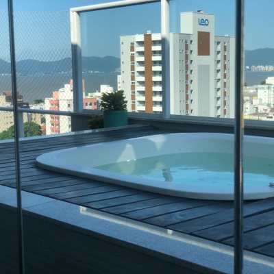 Cobertura com 213m², 3 quartos (sendo 3 suítes), 2 garagens, no bairro Barreiros em São José