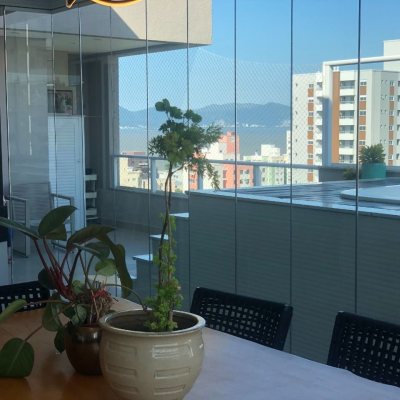 Cobertura com 213m², 3 quartos (sendo 3 suítes), 2 garagens, no bairro Barreiros em São José