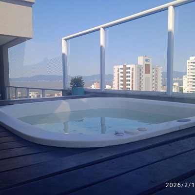 Cobertura com 213m², 3 quartos (sendo 3 suítes), 2 garagens, no bairro Barreiros em São José