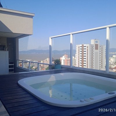 Cobertura com 213m², 3 quartos (sendo 3 suítes), 2 garagens, no bairro Barreiros em São José