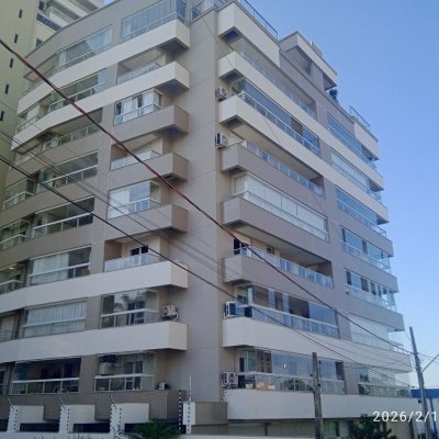 Cobertura com 213m², 3 quartos (sendo 3 suítes), 2 garagens, no bairro Barreiros em São José