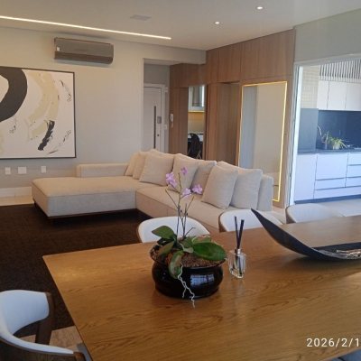 Cobertura com 213m², 3 quartos (sendo 3 suítes), 2 garagens, no bairro Barreiros em São José