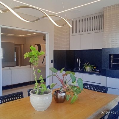 Cobertura com 213m², 3 quartos (sendo 3 suítes), 2 garagens, no bairro Barreiros em São José