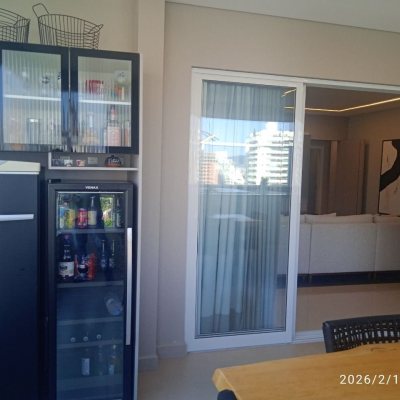 Cobertura com 213m², 3 quartos (sendo 3 suítes), 2 garagens, no bairro Barreiros em São José