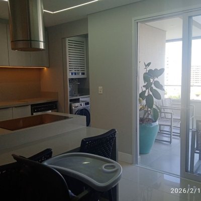 Cobertura com 213m², 3 quartos (sendo 3 suítes), 2 garagens, no bairro Barreiros em São José