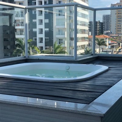 Cobertura com 213m², 3 quartos (sendo 3 suítes), 2 garagens, no bairro Barreiros em São José