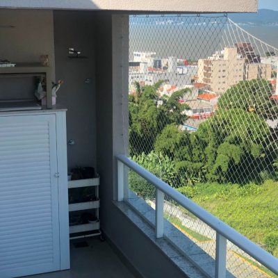Cobertura com 213m², 3 quartos (sendo 3 suítes), 2 garagens, no bairro Barreiros em São José
