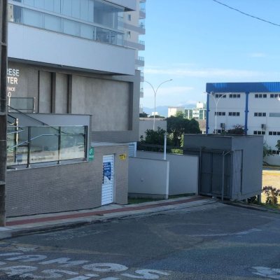 Cobertura com 213m², 3 quartos (sendo 3 suítes), 2 garagens, no bairro Barreiros em São José