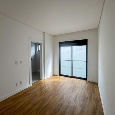 Apartamentos com 73m², 2 quartos (sendo 1 suíte), 1 garagem, no bairro Monte Verde em Florianópolis