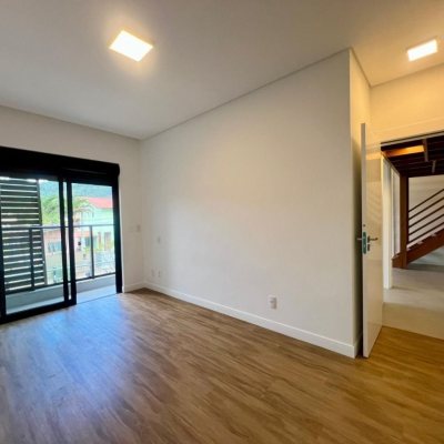 Apartamentos com 74m², 2 quartos (sendo 1 suíte), 1 garagem, no bairro Monte Verde em Florianópolis